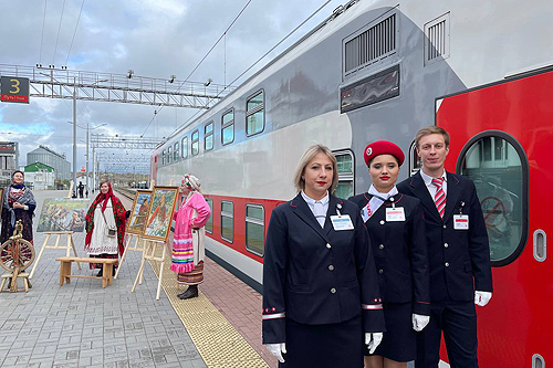 Железнодорожники презентовали двухэтажный музейный вагон имени художника Федота Сычкова 500.jpg