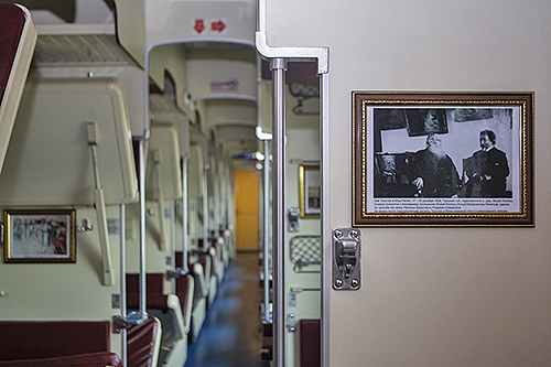 Л.Н. Толстой (угол 2).jpg